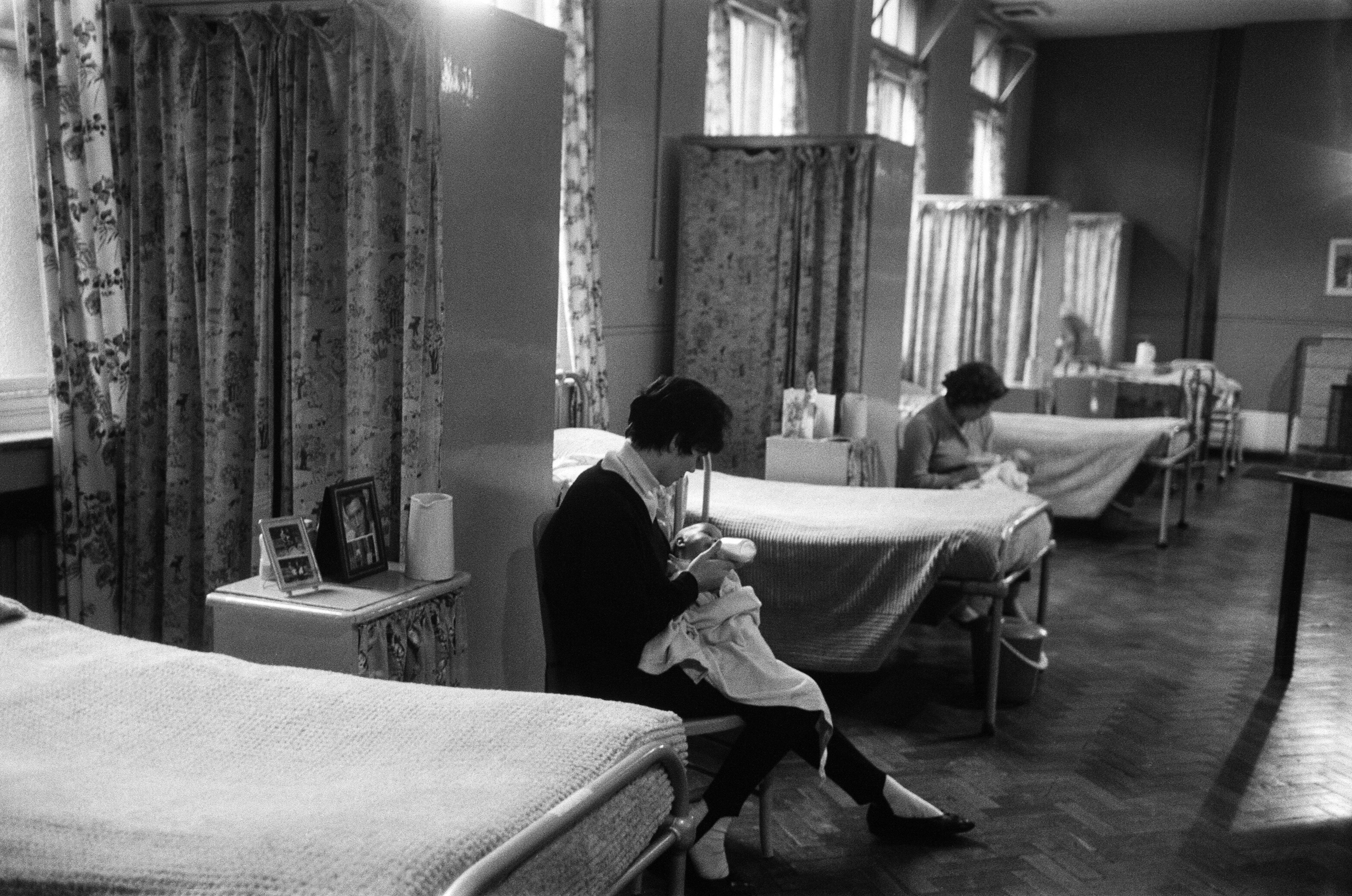 Kingsmead, Chelsea, section for single mothers and children. November 1963. (Photo by Doreen Spooner/Mirrorpix/Getty Images)