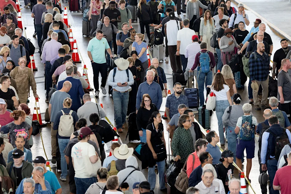 Passengers stand in long TSA lines amid a funding crisis that has caused 50,000 airport security officers to go without pay, causing delays at the airport, George Bush Intercontinental Airport in Houston, Texas, US, March 25, 2026. REUTERS/Antranik Tavitian