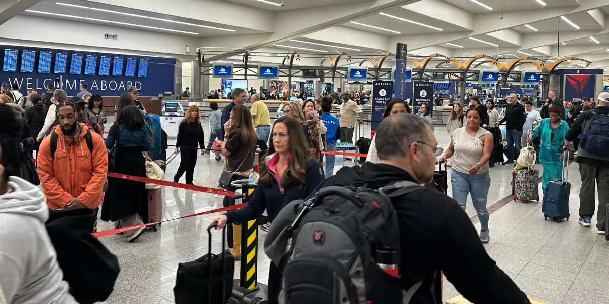 Trump signs order to pay TSA workers after House GOP rejects deal to end shutdown. 'America's air travel system has reached its end' | Good luck